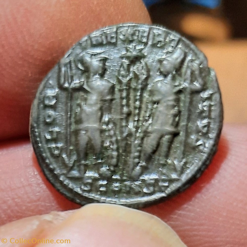 Constantin 2 A/ Buste laure a d R/Soldats face a face +330+331 D17 P2.30g RIC346 monnaies antiquite av jc ap romaines republicaines imperiales constantin 2 a buste laure a d r soldats face a face 330 331 d17 p2 30g ric346