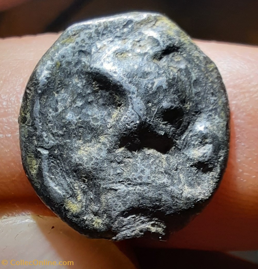 Leuques A/Tete casquee a g R / Taureau a d et lis D17.2 P3.20g LT 9155 monnaies antiquite av jc ap celtes leuques a tete casquee a g r taureau a d et lis d17 2 p3 20g lt 9155