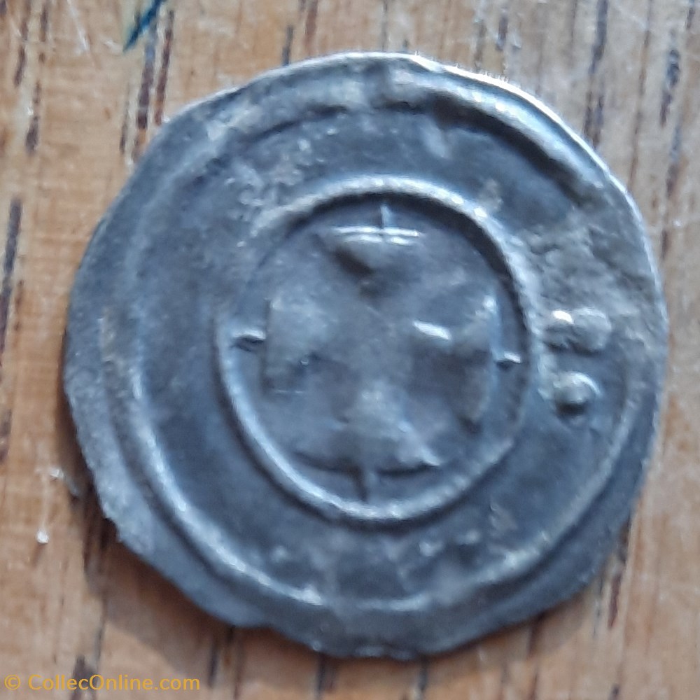 Comte Auxerre A/Croix Auxerroise R/ Croix Auxerroise D20.3 P1.04g bd 1735 monnaie france feodale comte auxerre a croix auxerroise r croix auxerroise d20 3 p1 04g bd 1735