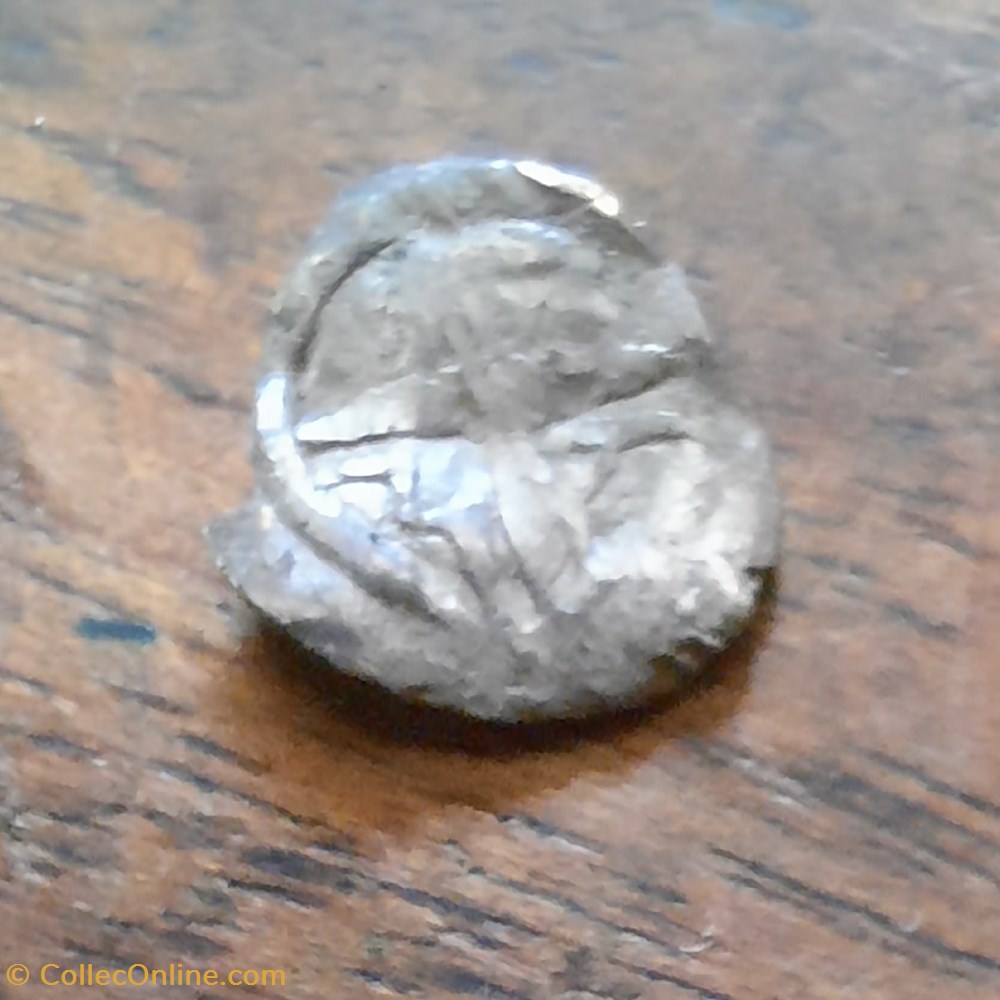 Marseille Imitation Salyens A/Tete a g R/ Roue MA - 75-25 D10.5 P0.49 Feugere OBP2-2 monnaie antique av jc ap gauloise marseille imitation salyens a tete a g r roue ma 75 25 d10 5 p0 49 feugere obp2 2