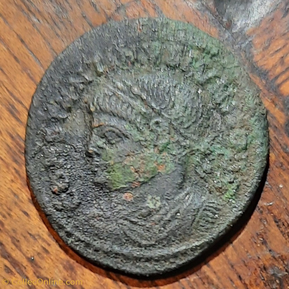 Constantin 2 A Buste laure a g R / Porte de camp +327+328 D19.8 P 2.01g C239 RIC315 monnaie antique av jc ap romaine republicaine imperiale constantin 2 a buste laure a g r porte de camp 327 328 d19 8 p 2 01g c239 ric315