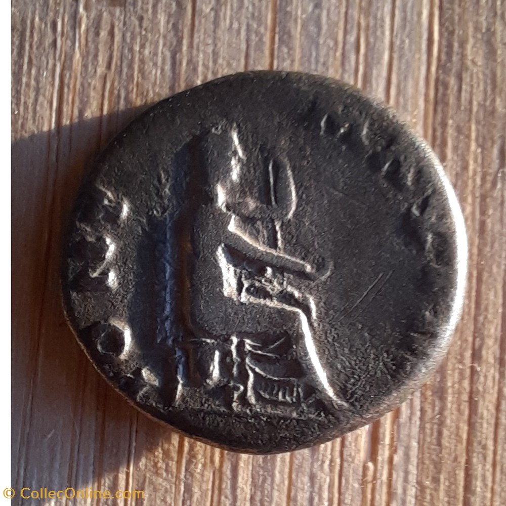 Vitellius A/Tete lauree a d R / Vesta assise a d D 7.8 P 2.45g RCV 2200 C72 RIC 107 monnaie antique av jc ap romaine republicaine imperiale vitellius a tete lauree a d r vesta assise a d d 7 8 p 2 45g rcv 2200 c72 ric 107