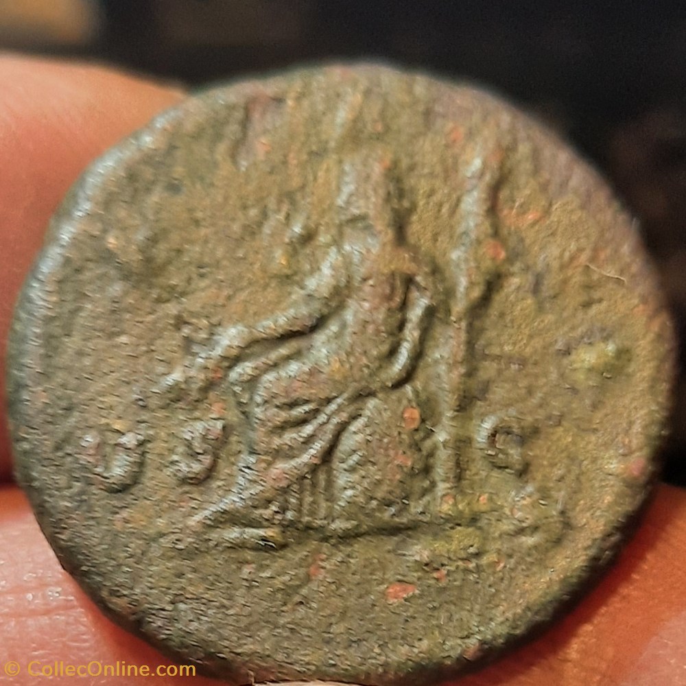 Crispine A/Tete nue a d R/Ceres assise a g D26 P 10.17g RIC 674 C 4 RCV 6012 monnaies antiquite av jc ap romaines republicaines imperiales crispine a tete nue a d r ceres assise a g d26 p 10 17g ric 674 c 4 rcv 6012