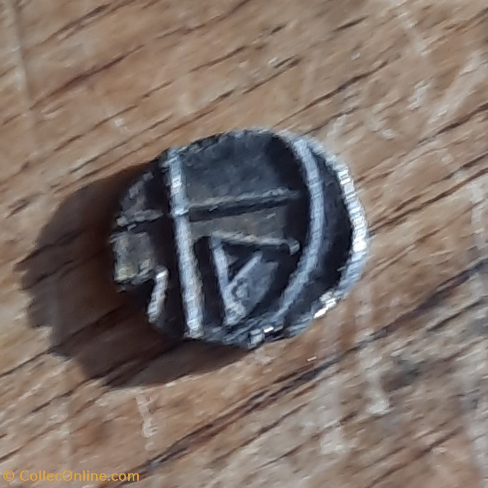 Marseille Obole A/Tete Apollon a g R/ Roue a 4 rayons D9 P0.51g Feugere OBM 10b monnaies antiques celtes marseille obole a tete apollon a g r roue a 4 rayons d9 p0 51g feugere obm 10b