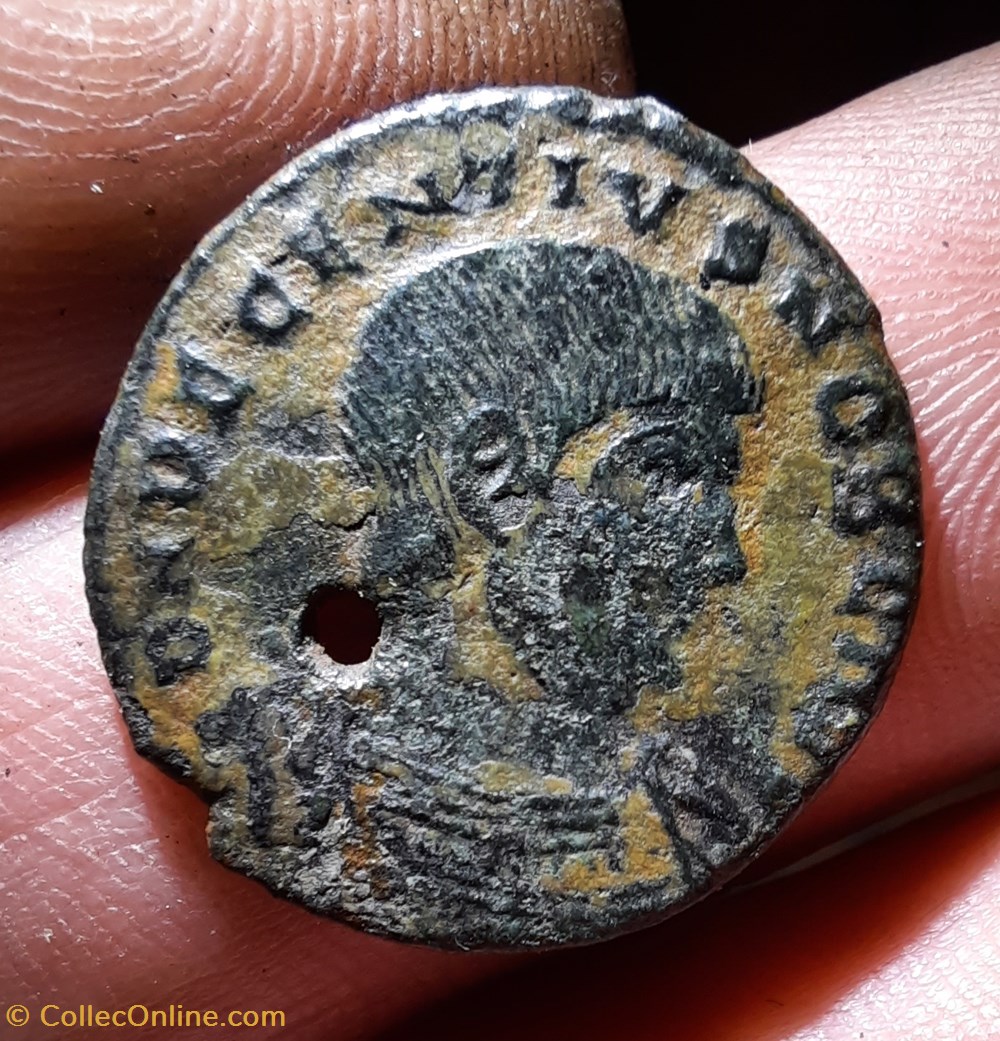Decence A/Tete nue a d R/ Chrisme D20.9 P4g C9 RIC 164 RCV 4032 monnaies antiquite av jc ap romaines republicaines imperiales decence a tete nue a d r chrisme d20 9 p4g c9 ric 164 rcv 4032
