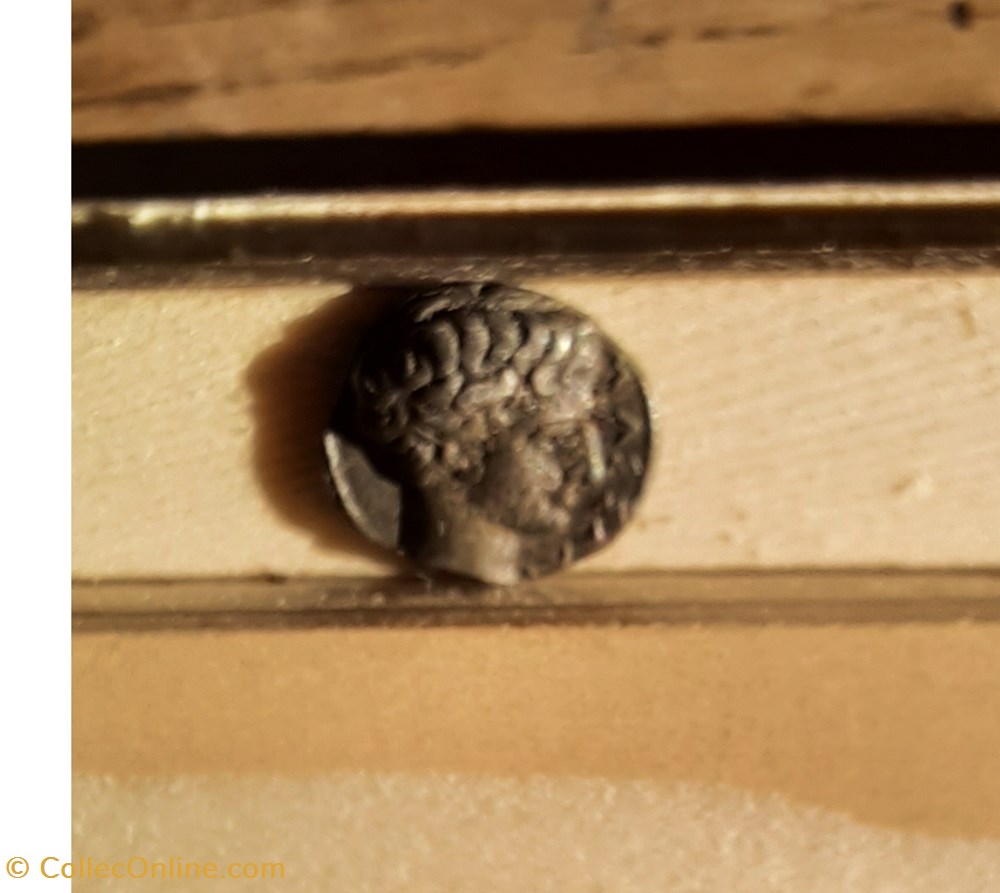 Marseille Obole A/Tete Juvenile a D. R/Roue M -425-400.D9.8 Poid0.83.Feugere OBM6A monnaie antique av jc ap gauloise marseille obole a tete juvenile a d r roue m 425 400 d9 8 poid0 83 feugere obm6a
