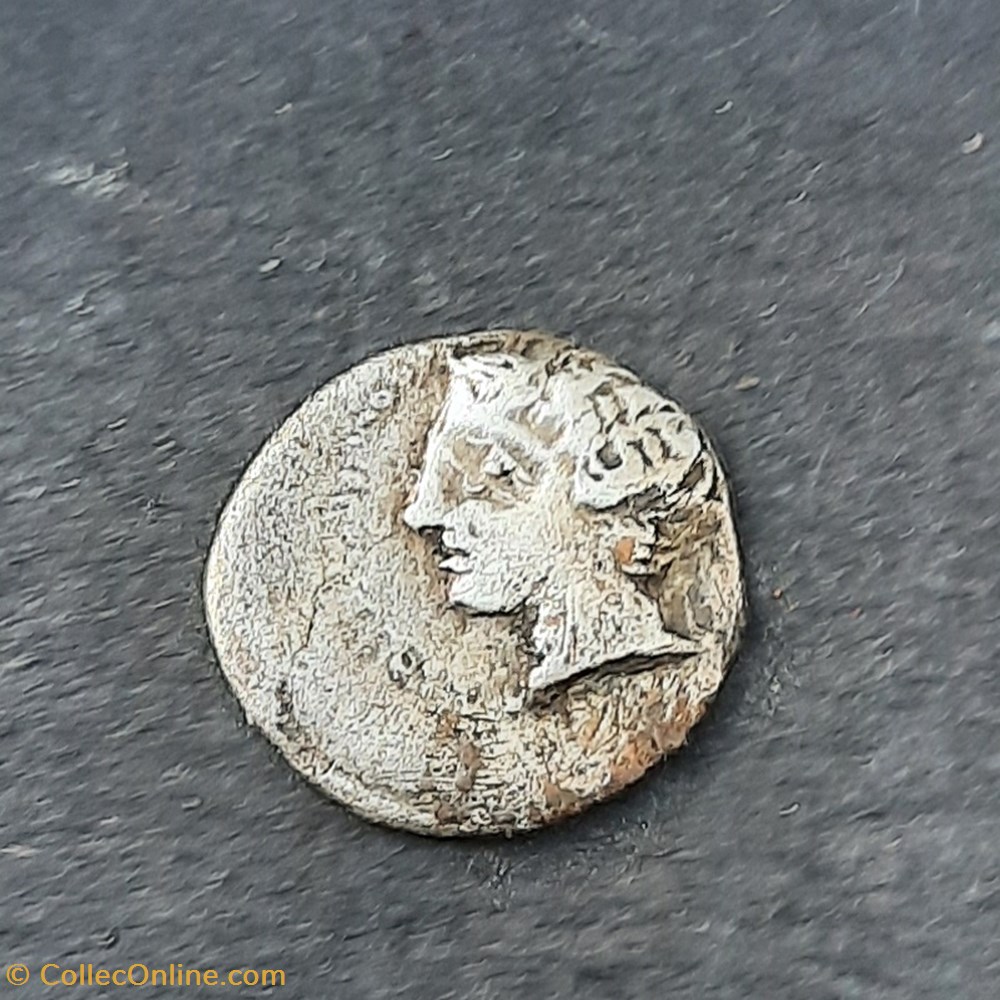 Marseille Obole A/Tete d Apollon a g R/ Roue MA -220-40 D 12 P0.68 Feugere OBM 10a monnaie antique av jc gauloise marseille obole a tete d apollon a g r roue ma 220 40 d 12 p0 68 feugere obm 10a