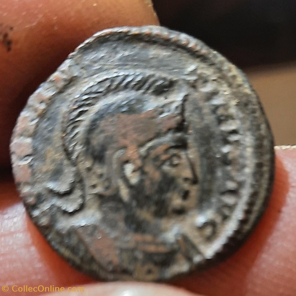 Constantin 1° A/ Buste casque a d R/ Prisonniers assis +320+321 D18.8 P2.79g RIC 185 monnaies antiquite av jc ap romaines republicaines imperiales constantin 1 a buste casque a d r prisonniers assis 320 321 d18 8 p2 79g ric 185