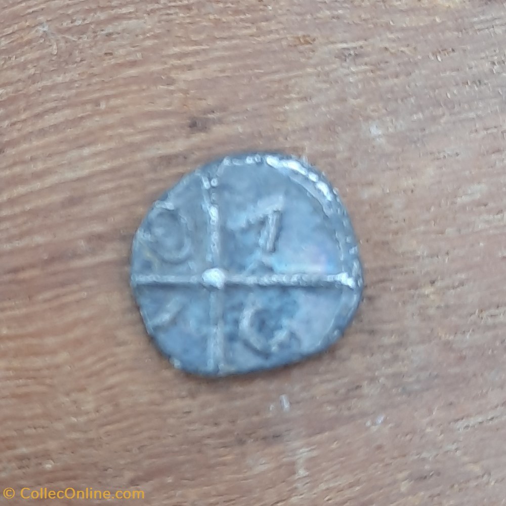 Nimes Obole Volque Arecomique A/Tete a d AR. R/Roue VOLC -40 D9.5 P0.45 Latour 2646 3 monnaie antique av jc ap nimes obole volque arecomique a tete a d ar r roue volc 40 d9 5 p0 45 latour 2646