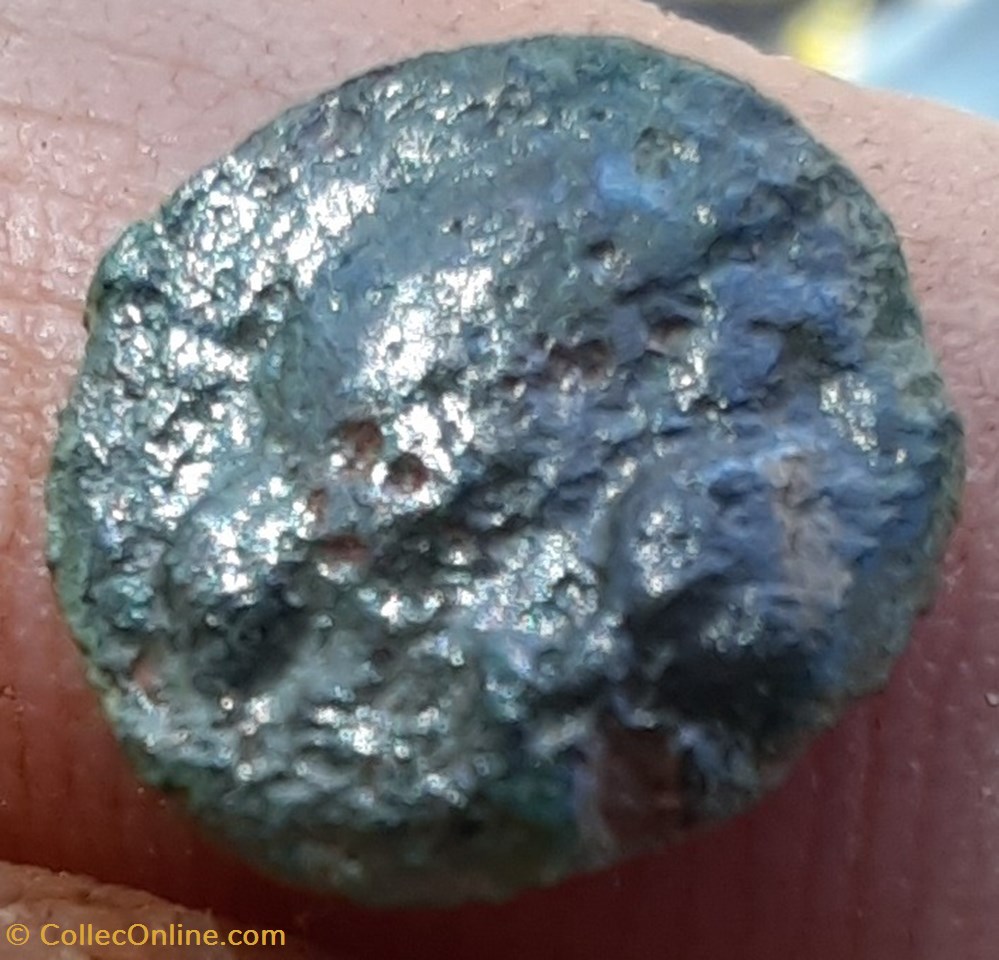 monnaies antiques celtes petit bronze de marseille au trepied etat moyen mais excessivement rare