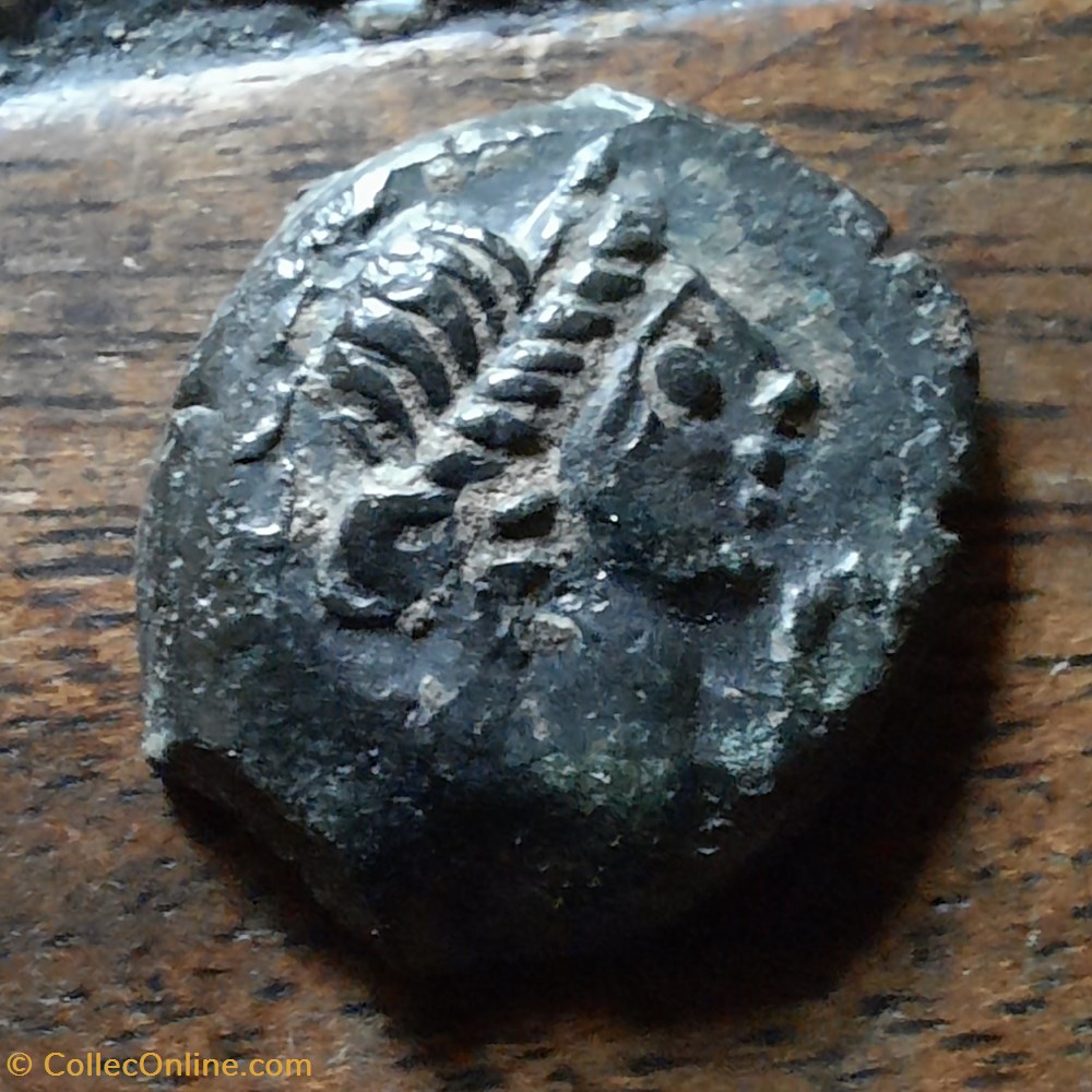 Nimes PB A/Tete feminine a d R/Personnage debout a g ,palme -60-40 D15 P2.50g Feugere VLC2677 monnaie antique av jc ap gauloise nimes pb a tete feminine a d r personnage debout a g palme 60 40 d15 p2 50g feugere vlc2677