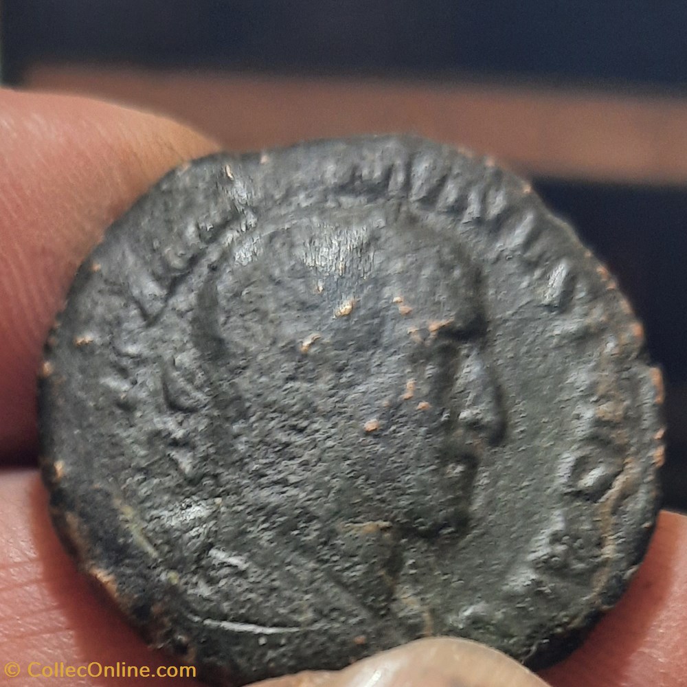 Maximin 1° Thrace A/ Buste laure a d R/Providence debout a g D29.4 P16.45 g C80 RIC61 RCV 8337 monnaies antiquite av jc ap romaines republicaines imperiales maximin 1 thrace a buste laure a d r providence debout a g d29 4 p16 45 g c80 ric61 rcv 8337