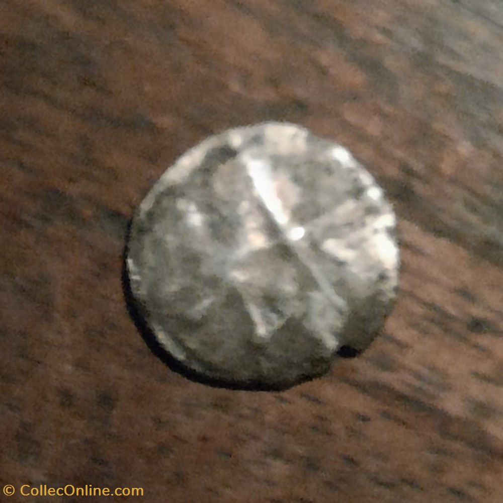 Obole Volques Arecomiques A/Tete a g Nsous le menton R/Roue MA -75-25 D10.4 P.43 Feugere OBV-2B monnaie antique av jc ap obole volques arecomiques a tete a g nsous le menton r roue ma 75 25 d10 4 p 43 feugere obv 2b
