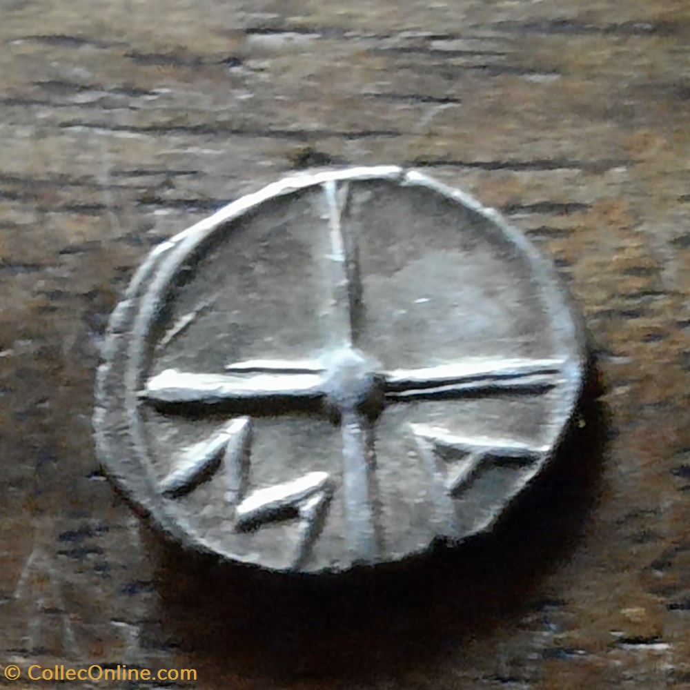 Marseille A/Tete Apollon ( tete de Pompee) Roue MA -121-82 D10 P 0.57 MHM 18 monnaie antique av jc gauloise marseille a tete apollon tete de pompee roue ma 121 82 d10 p 0 57 mhm 18