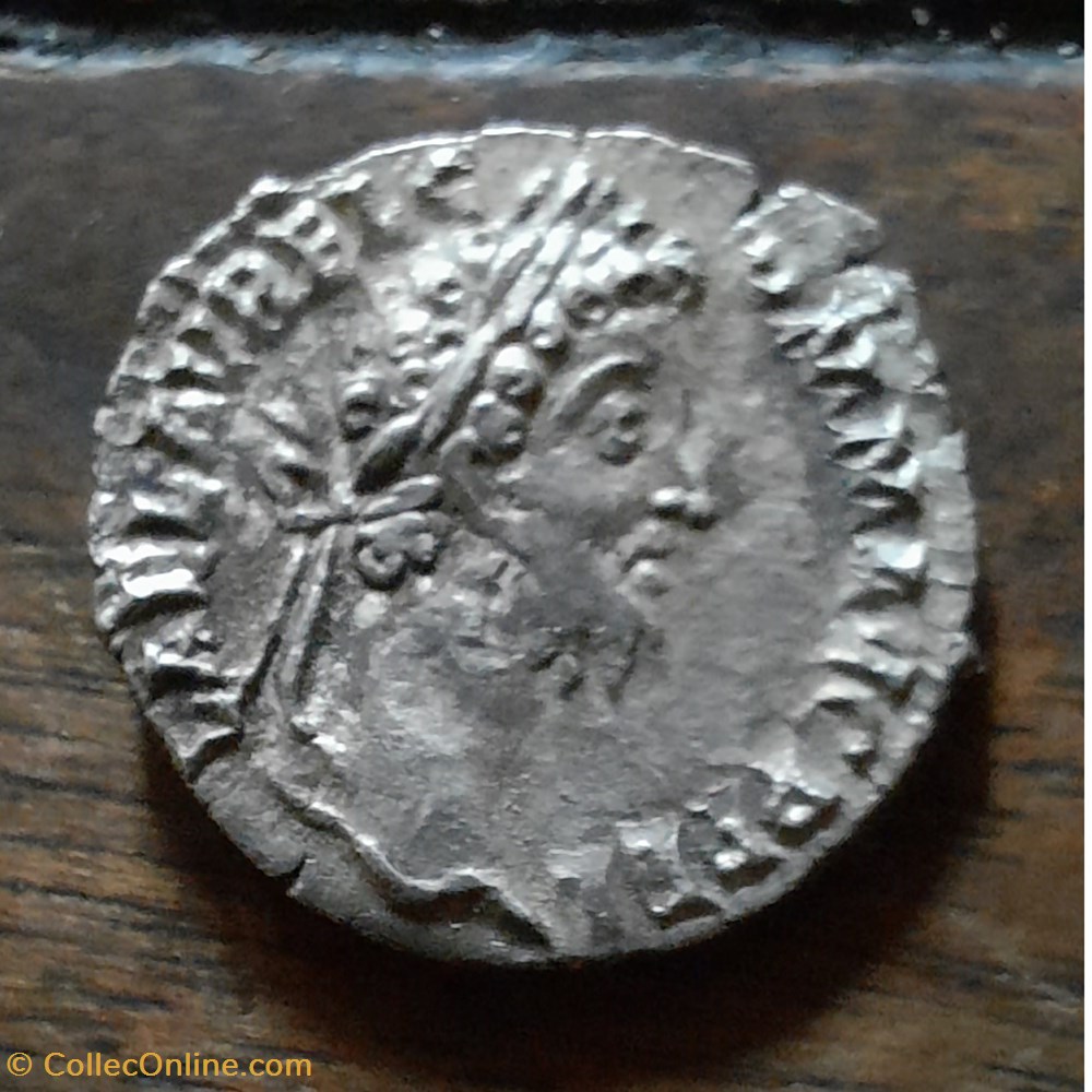 Commode A/Tete lauree a d R/ La Fortune debout a g +192 D17.8 P 2.88g C578 RIC 235a rcv 5685 monnaie antique av jc ap romaine republicaine imperiale commode a tete lauree a d r la fortune debout a g 192 d17 8 p 2 88g c578 ric 235a rcv 5685