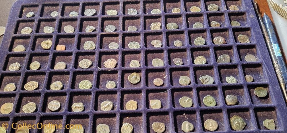 2 / Petits bronze au taureau 3 monnaies antiques celtes 2 petits bronze au taureau