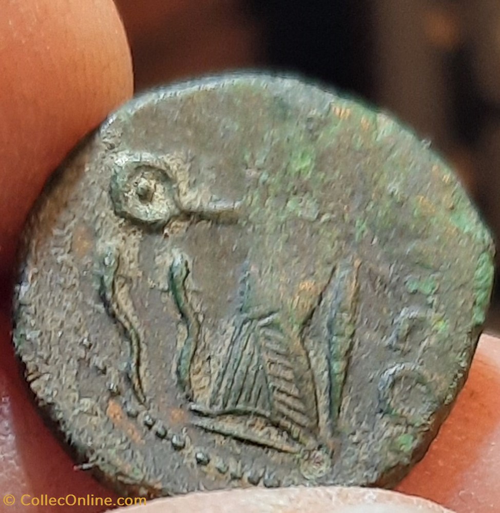 Nimes PB A /Tete casquee a d R/Femme debout a g ,serpents -40-30 D17.4 P2.38g Feugere NIM2735 monnaies antiquite av jc ap gauloises nimes pb a tete casquee a d r femme debout a g serpents 40 30 d17 4 p2 38g feugere nim2735