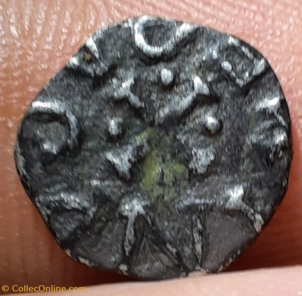 Merovingien A/Tete stylisee a d R/Croix cantonnee de 4 points +675+750 D11.6g P0.85g BD4642/4644 2 monnaies france merovingiennes merovingien a tete stylisee a d r croix cantonnee de 4 points 675 750 d11 6g p0 85g bd4642 4644