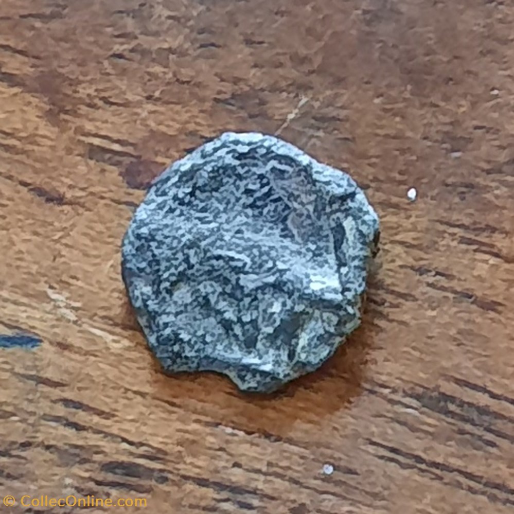 Marseille MICRO BRONZE A/Tete Apollon a d R/Taureau a d -125-50 D8.2 P 0.33g Feugere PBM 97-1 monnaie antique av jc gauloise marseille micro bronze a tete apollon a d r taureau a d 125 50 d8 2 p 0 33g feugere pbm 97 1