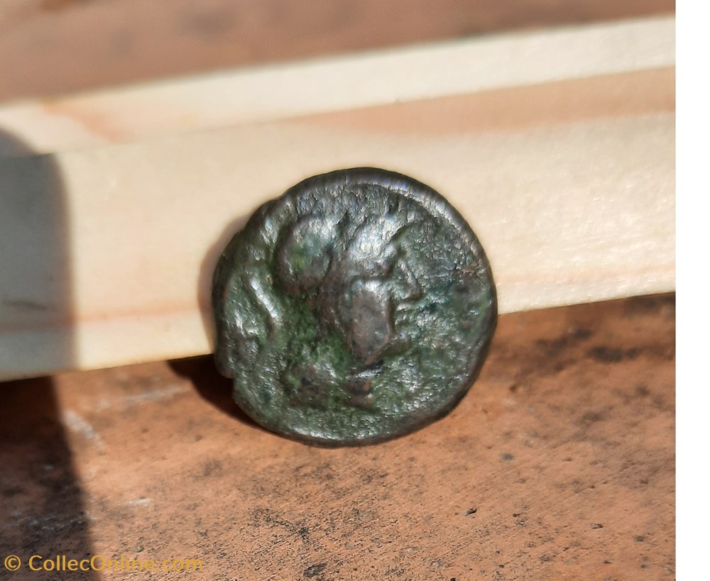 Marseille Grand Bronze A/Tete Athena a d. R/Trepied MAZ/ZA. D21.6. P 7g Feugere GBM25-1 monnaie antique av jc ap gauloise marseille grand bronze a tete athena a d r trepied maz za d21 6 p 7g feugere gbm25 1