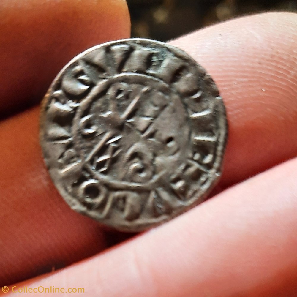 Duche de bourgogne A/Anille et Croix R/Croix et 2 trefles +1305 +1315 D18.2 P0.97g Bd 1212 monnaies france feodales duche de bourgogne a anille et croix r croix et 2 trefles 1305 1315 d18 2 p0 97g bd 1212