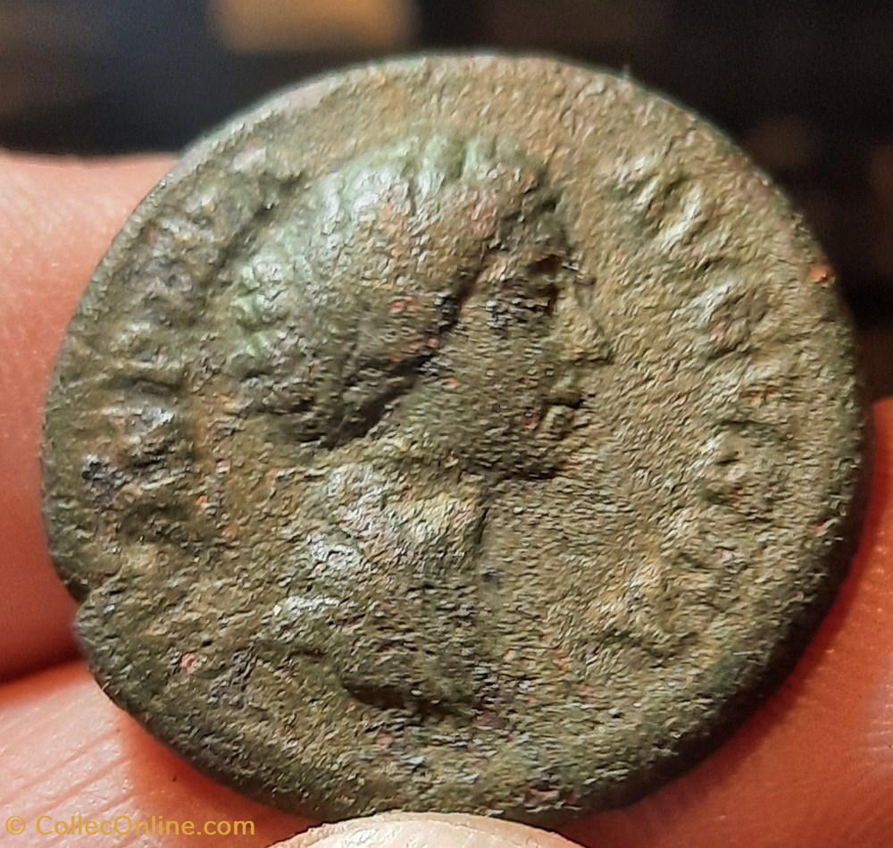 Crispine A/Tete nue a d R/Ceres assise a g D26 P 10.17g RIC 674 C 4 RCV 6012 monnaies antiquite av jc ap romaines republicaines imperiales crispine a tete nue a d r ceres assise a g d26 p 10 17g ric 674 c 4 rcv 6012