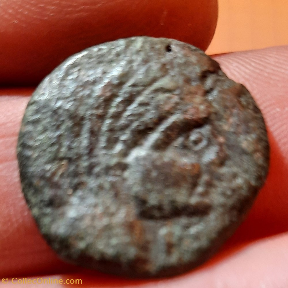 Neronken A/Tete a d R/ Taureau a d au dessus couronne-125-45 D23.1 P9.42g Latour 2488 monnaies antiquite av jc ap gauloises neronken a tete a d r taureau a d au dessus couronne 125 45 d23 1 p9 42g latour 2488