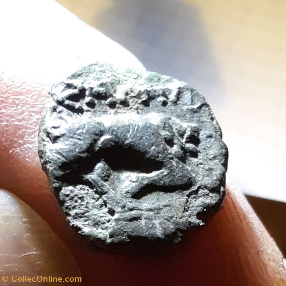 Samnagenses A/ Tete lauree a d R/Taureau a d -125-75 D13.8 P1.66g Feugere SAM2262 LT2256 R3 3 monnaies antiquite av jc ap celtes samnagenses a tete lauree a d r taureau a d 125 75 d13 8 p1 66g feugere sam2262 lt2256 r3