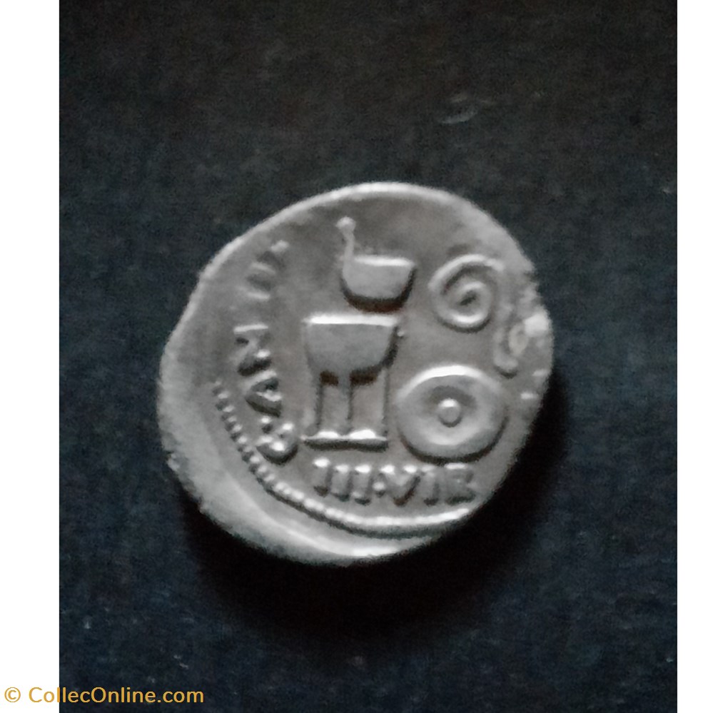 Auguste A/Tete a d CAESAR AVGVSTVS.R/ Instruments du culte D 19 P3.32g -13 RCV 1595 monnaie antique jc ap romaine republicaine imperiale auguste a tete a d caesar avgvstvs r instruments du culte d 19 p3 32g 13 rcv 1595