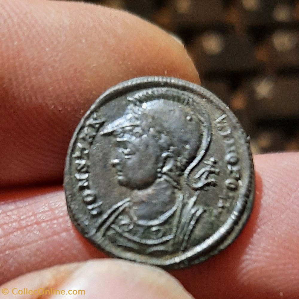 Constantinople A / Buste casque et laure a d R/Victoire debout a g D17.6 P2.02g C21 RIC 369 (R3) monnaies antiquite av jc ap romaines republicaines imperiales constantinople a buste casque et laure a d r victoire debout a g d17 6 p2 02g c21 ric 369 r3