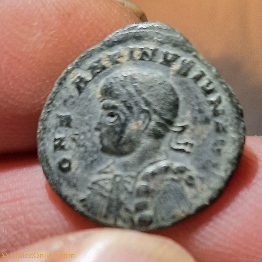 Constantin 2 A/Buste laure a g R/Porte de camp D17.6 P2.92g RIC479(R3) C165 monnaies antiquite av jc ap romaines republicaines imperiales constantin 2 a buste laure a g r porte de camp d17 6 p2 92g ric479 r3 c165