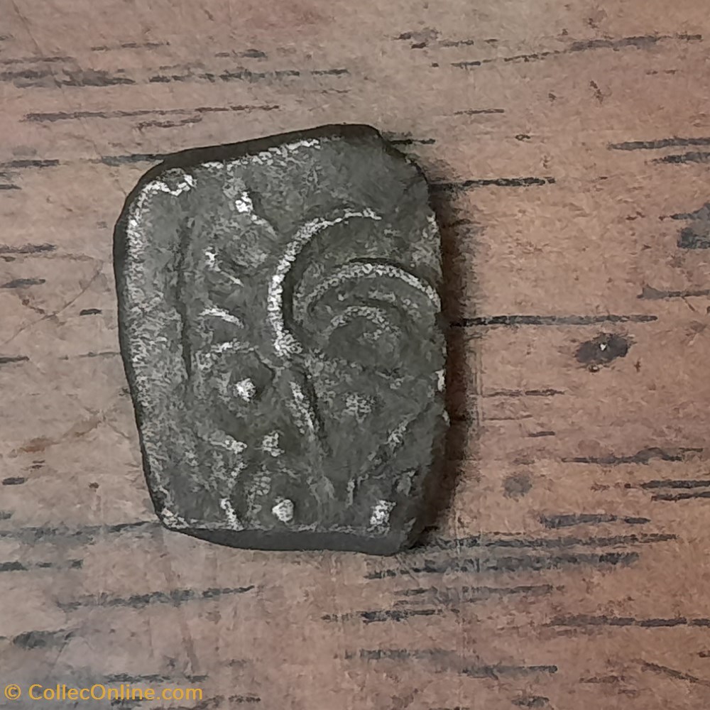 Cadurques A/Tete triangulaire a g R/ Croix bouletee ,hache etc -100-199 D14 P 1.90g LT3263 monnaies antiquite av jc ap celtes cadurques a tete triangulaire a g r croix bouletee hache etc 100 199 d14 p 1 90g lt3263