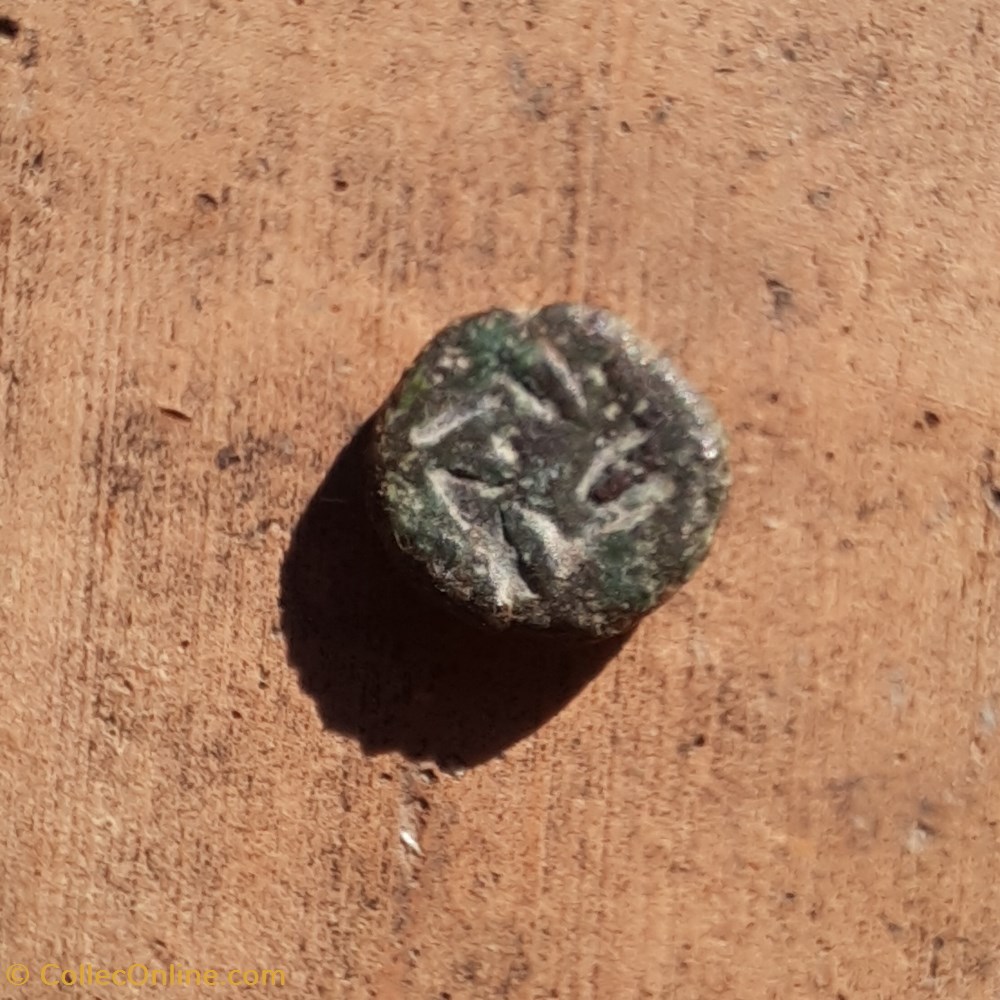 Marseille Obole A/Tete Apollon a g R/Carre creux swastika -475-460 D9 P0.74 Feugere OBB-3 monnaie antique av jc gauloise marseille obole a tete apollon a g r carre creux swastika 475 460 d9 p0 74 feugere obb 3