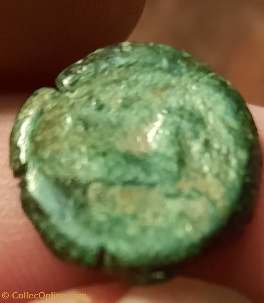 NIMES OU SMERTOS ? A DEFINIR D16.2 P3.03g reference a definir ? 2 monnaies antiques autres nimes ou smertos a definir d16 2 p3 03g reference a definir