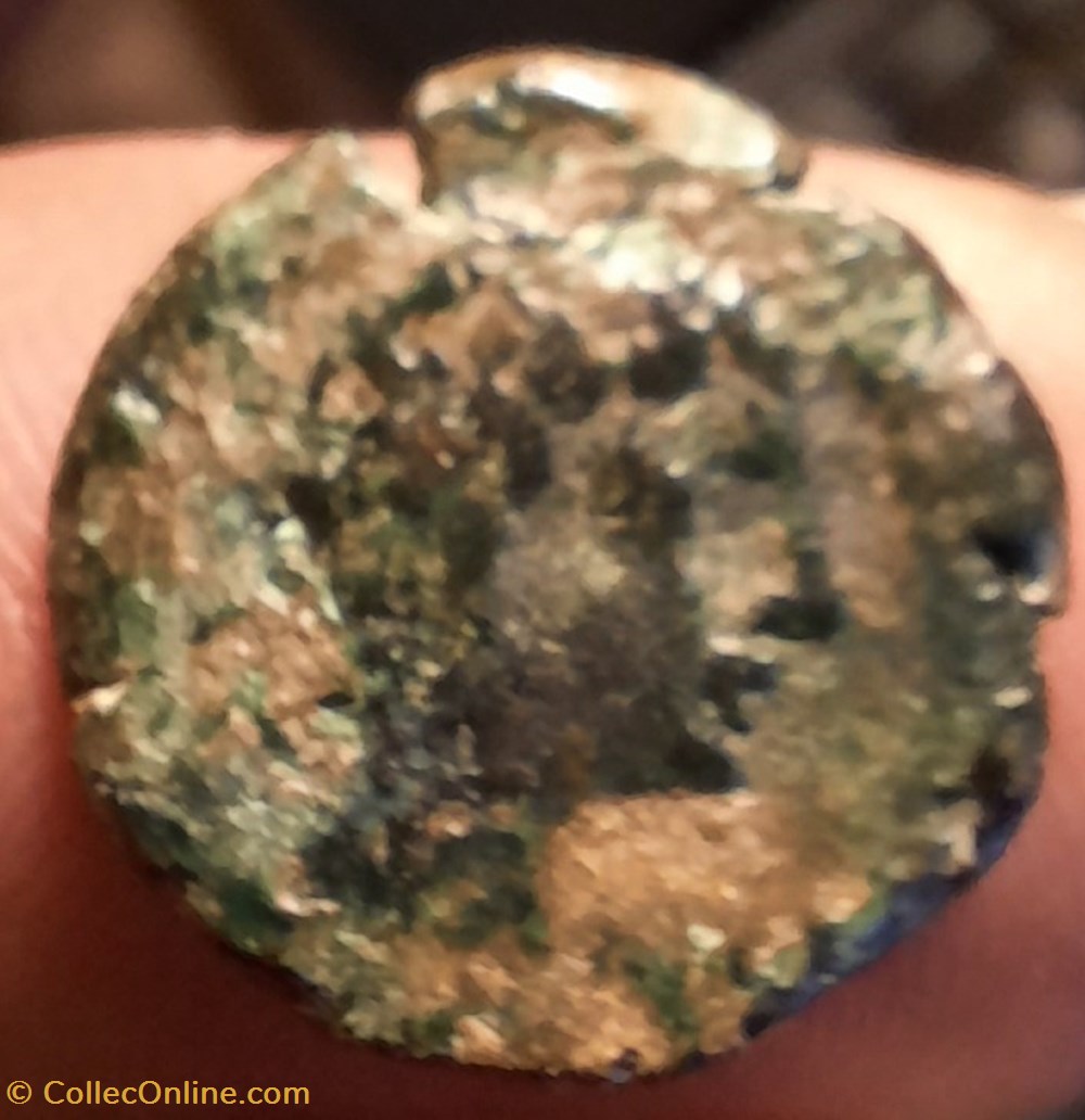 NIMES OU SMERTOS ? A DEFINIR D16.2 P3.03g reference a definir ? 5 monnaies antiques autres nimes ou smertos a definir d16 2 p3 03g reference a definir