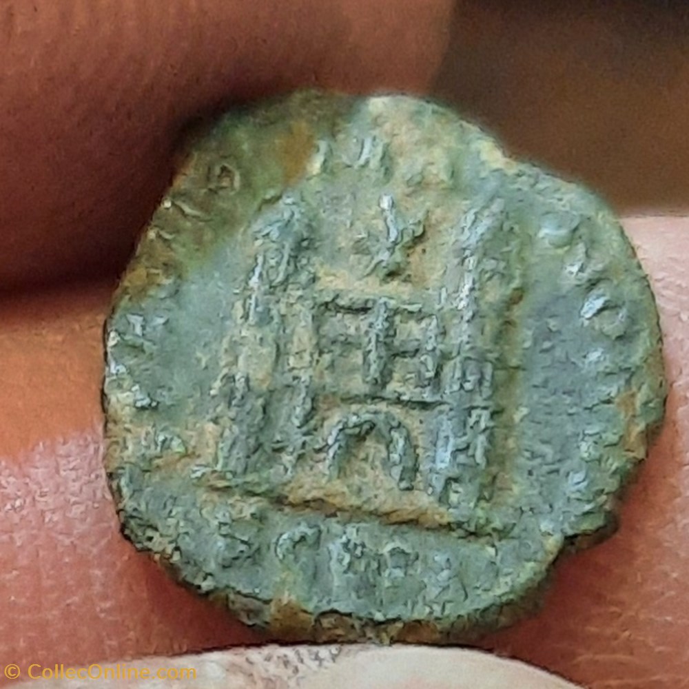 Magnus maximus A/ Tete diademee a d R/ Porte de camp +383+388 D13.4 LRBC 560 monnaies antiquite av jc ap romaines republicaines imperiales magnus maximus a tete diademee a d r porte de camp 383 388 d13 4 lrbc 560