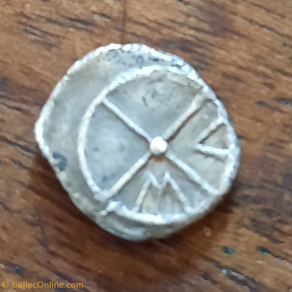 Marseille Obole MA .A/Tete Apollon a g R/Roue -350-150 D 11 P 0.62g Feugere OBM 8 monnaie antique av jc gauloise marseille obole ma a tete apollon a g r roue 350 150 d 11 p 0 62g feugere obm 8