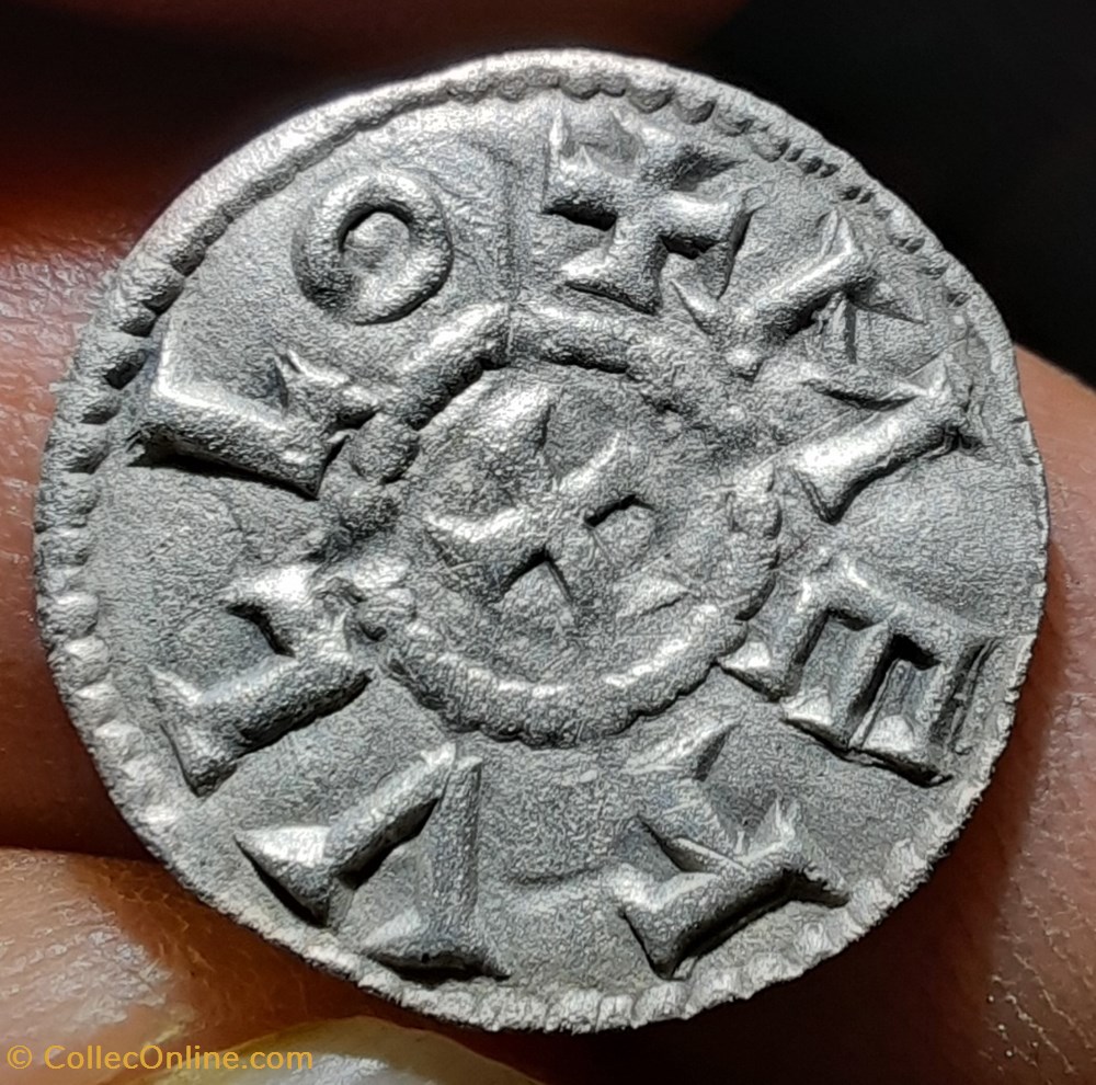Charles 2 le chauve A/Monogramme R/Croix dans legende +855+866 D17.5 P0.78g PA2361(52/17) monnaies europe medievale france carolingiennes charles 2 le chauve a monogramme r croix dans legende 855 866 d17 5 p0 78g pa2361 52 17