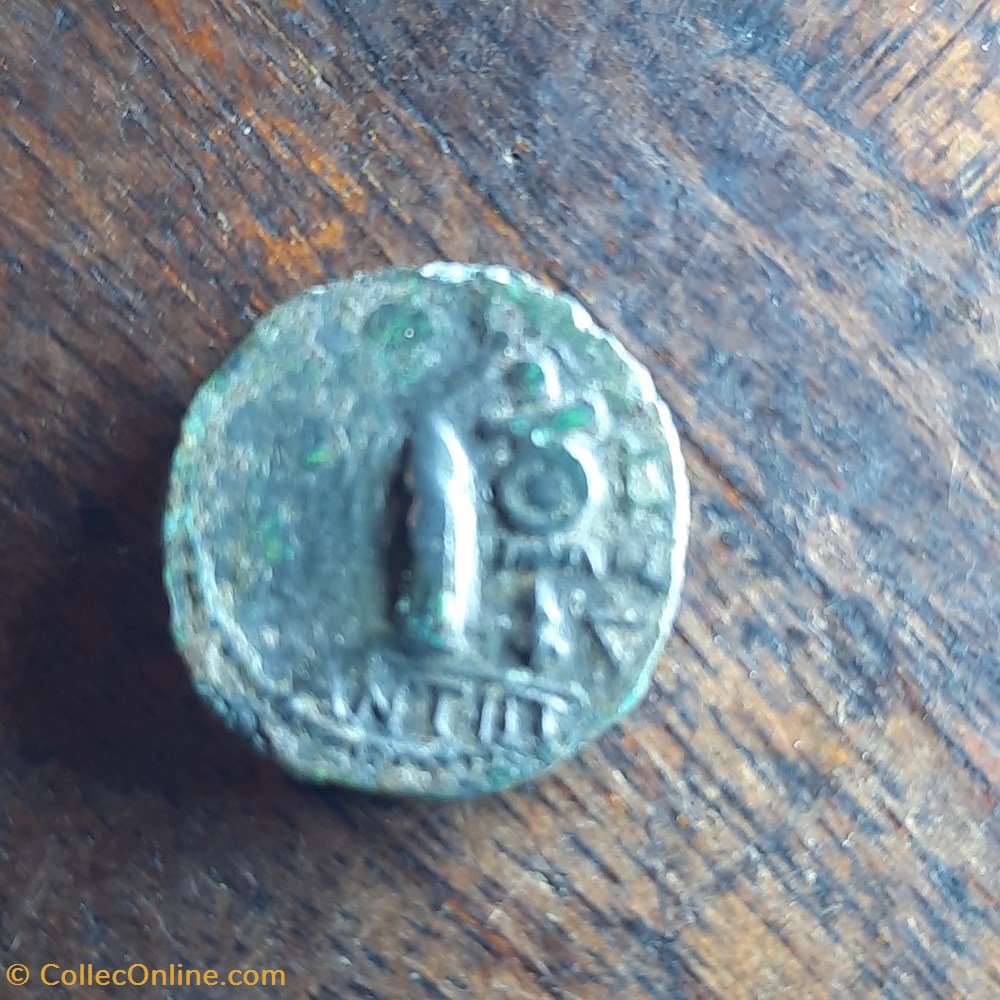 monnaie antique av jc ap gauloise antibes a tete couronnee a d r victoire couronnant un trophee 44 27d15 3 p 2 04 feugere ant 8