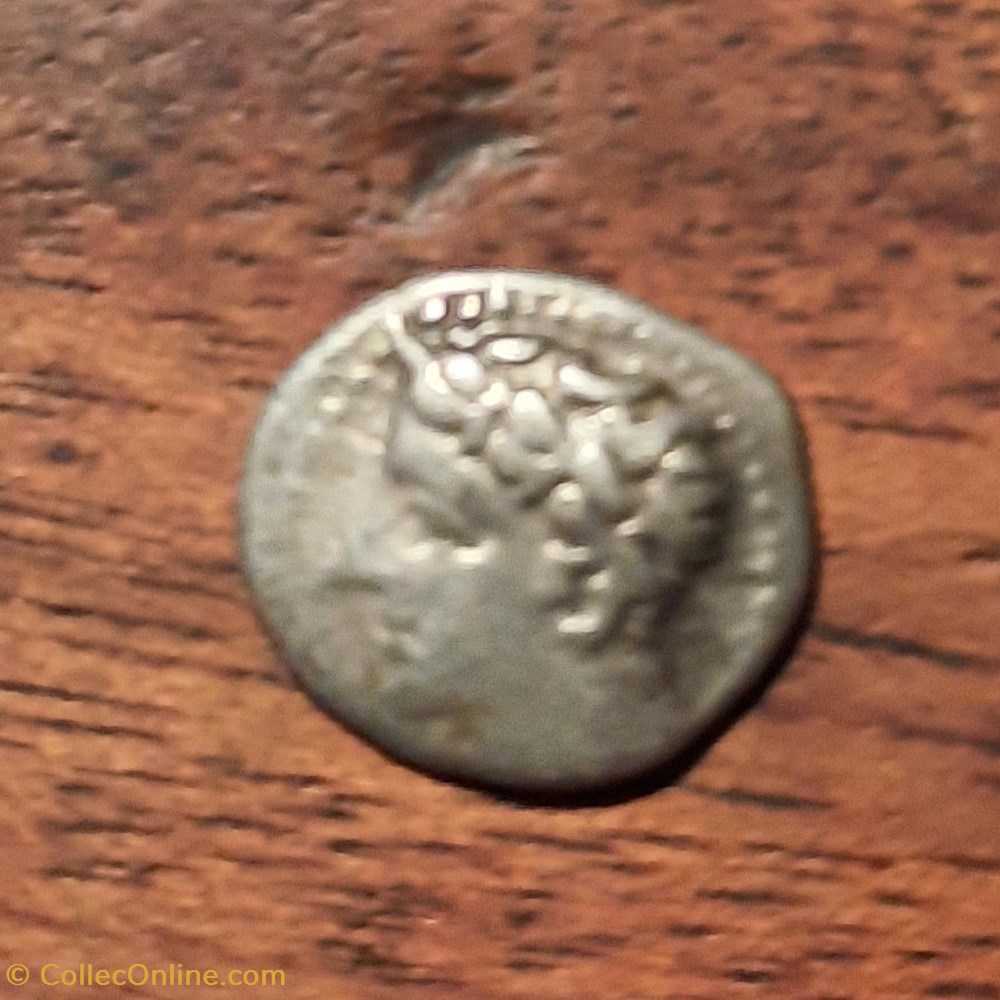 Marseille obole A/Tete a g R /Roue M Lambda -350-150 D11.19 P 0.56g Feugere OBM 8 LT689 monnaie antique av jc ap gauloise marseille obole a tete a g r roue m lambda 350 150 d11 19 p 0 56g feugere obm 8 lt689