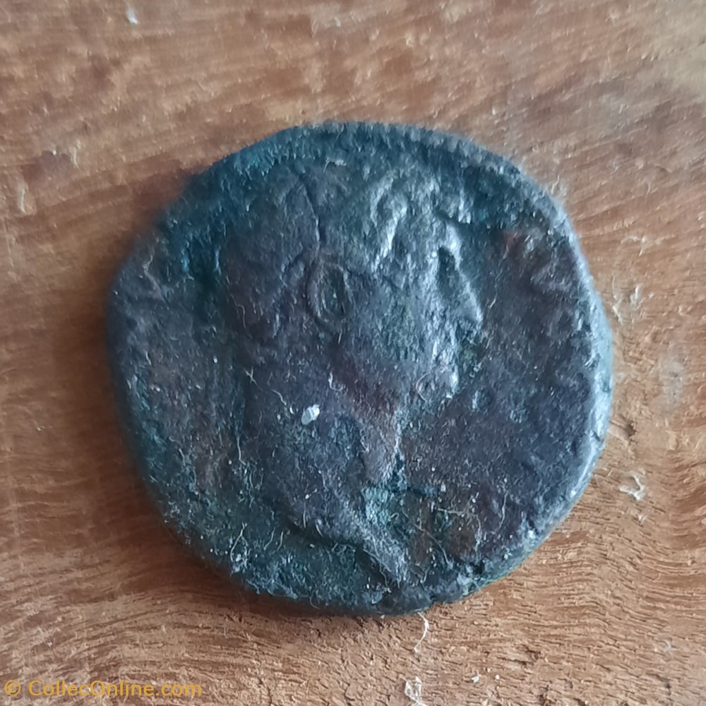 Hadrien A/ Buste radie a d R / La Sante assise a g D25.4 P 9.32g RCV 3659 RIC 657 C 367 monnaie antique av jc ap romaine republicaine imperiale hadrien a buste radie a d r la sante assise a g d25 4 p 9 32g rcv 3659 ric 657 c 367