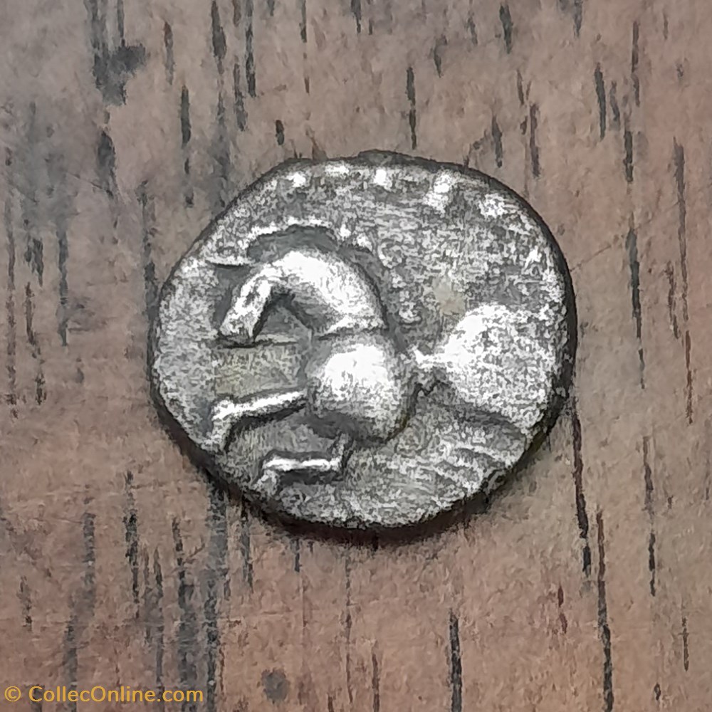 Leuques A/Tete a g R/Cheval galopant a g -60-40 D12.2 P1.73g LT9025 BN9020/9043 monnaies antiquite av jc ap celtes leuques a tete a g r cheval galopant a g 60 40 d12 2 p1 73g lt9025 bn9020 9043