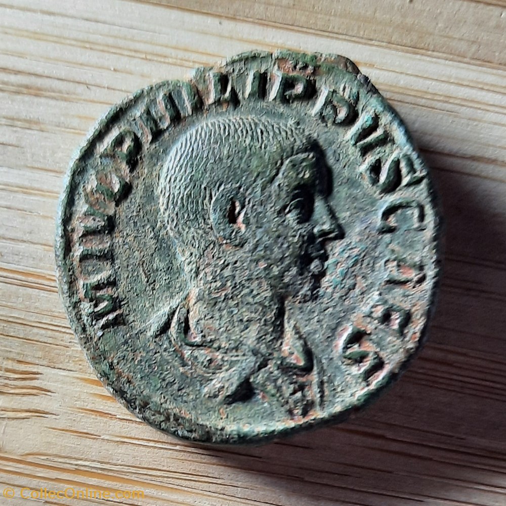 Philippe 2 A /Tere nue a d R /Philippe 2 debout a g D29.6 P21.32 C 49 RCV 9249 RIC 256a monnaie antique av jc ap romaine republicaine imperiale philippe 2 a tere nue a d r philippe 2 debout a g d29 6 p21 32 c 49 rcv 9249 ric 256a