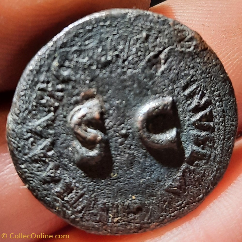 Auguste A / Legende 3 lignes R / Legende autour de SC D 26.5 P9.14g C435 RIC 378 RCV 1662 monnaie antiquite av jc ap romaine republicaine imperiale auguste a legende 3 lignes r legende autour de sc d 26 5 p9 14g c435 ric 378 rcv 1662