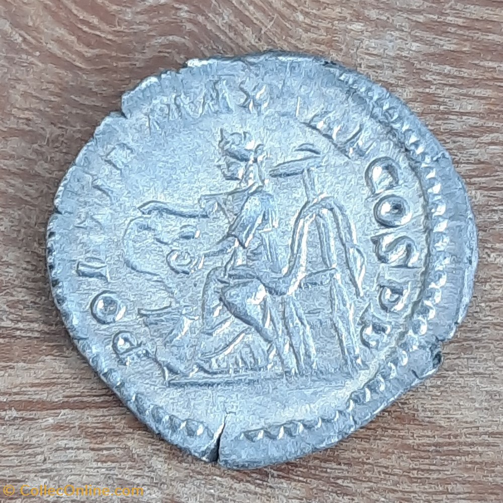 Macrin A/Buste laure a d R/ La Sante assise a g +217 D20 P3.03 RCV7363 RIC85 C67 monnaie antique av jc ap romaine republicaine imperiale macrin a buste laure a d r la sante assise a g 217 d20 p3 03 rcv7363 ric85 c67