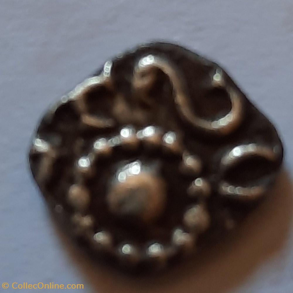 Obole au pentalpha Touraine A/Pentalpha R/Legende , Globule et grenetis D10 P0.90 B3633 B3634 monnaies france merovingiennes obole au pentalpha touraine a pentalpha r legende globule et grenetis d10 p0 90 b3633 b3634