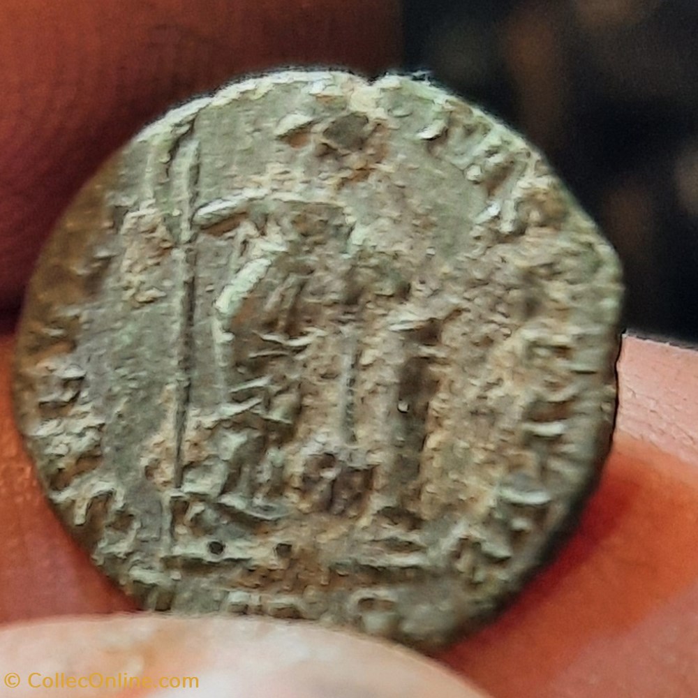 Constans A/Tete diademee a d R/Securite debout a d +337+340 D13.9 P1.42g RIC11 C102 monnaies antiquite av jc ap romaines republicaines imperiales constans a tete diademee a d r securite debout a d 337 340 d13 9 p1 42g ric11 c102