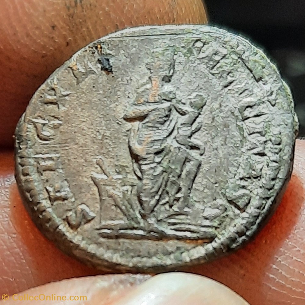 Julia domna A / Tete a d R /Isis debout a d D 19.3 P3.57g RIC577 RCV 6606 C 174 monnaies antiquite av jc ap romaines republicaines imperiales julia domna a tete a d r isis debout a d d 19 3 p3 57g ric577 rcv 6606 c 174