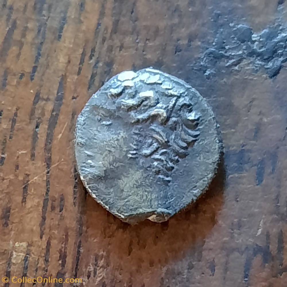 Marseille Obole MA .A/Tete Apollon a d R/Roue -100-50 D8.6 P0.63 Feugere OBM10 b monnaie antique av jc gauloise marseille obole ma a tete apollon a d r roue 100 50 d8 6 p0 63 feugere obm10 b