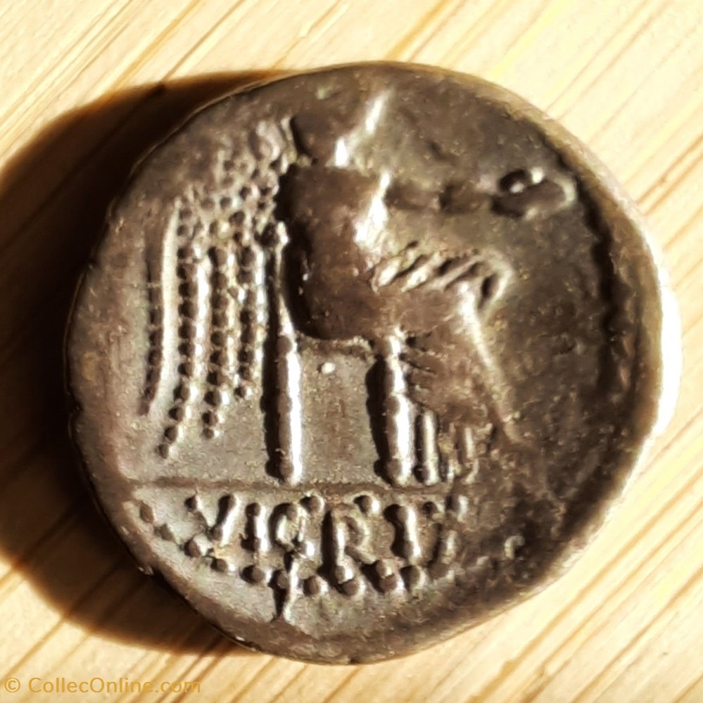 Porcia A /Buste feminin a d R/ Victoire assise a d . D18 P3.95g RCV 247 RRC 343/1b monnaie antique av jc ap romaine republicaine imperiale porcia a buste feminin a d r victoire assise a d d18 p3 95g rcv 247 rrc 343 1b
